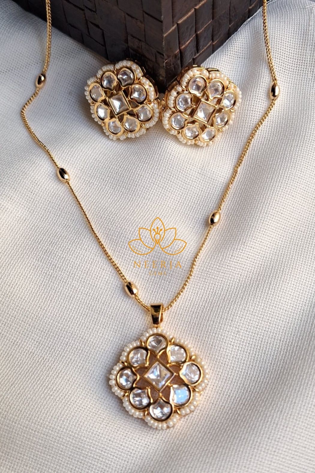 Floral Kundan Pendant Set