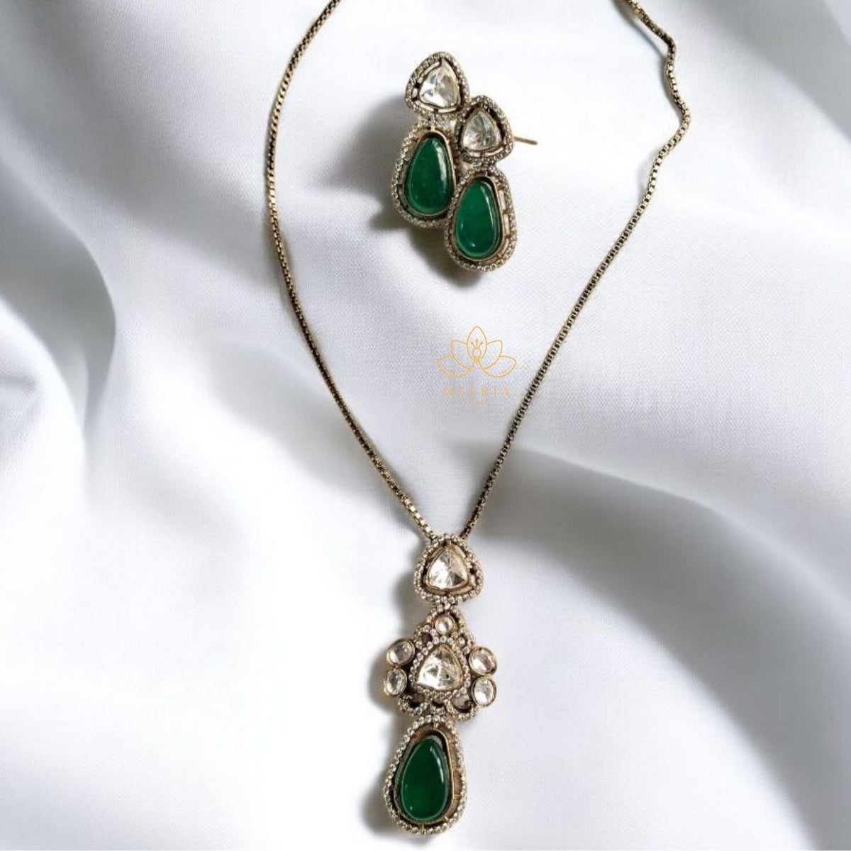 Emerald Elegance Polki Pendant Set